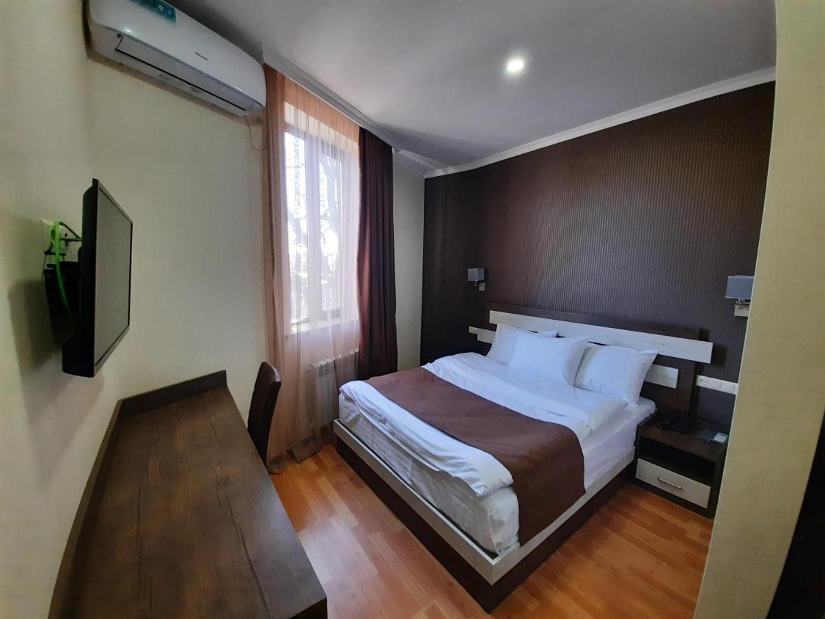 Cherry Garden Boutique Hotel Yeghegnadzor Екстериор снимка
