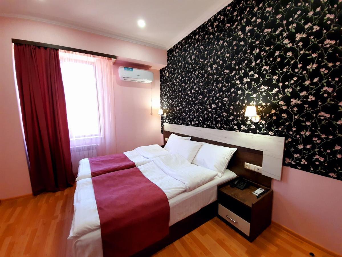 Cherry Garden Boutique Hotel Yeghegnadzor Екстериор снимка