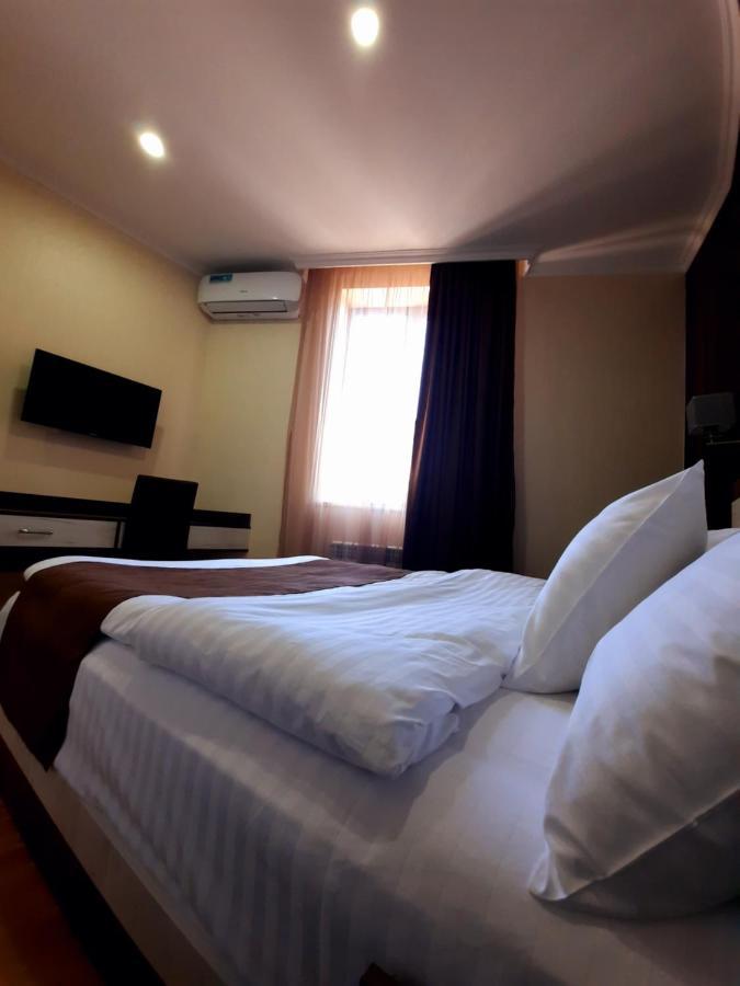 Cherry Garden Boutique Hotel Yeghegnadzor Екстериор снимка