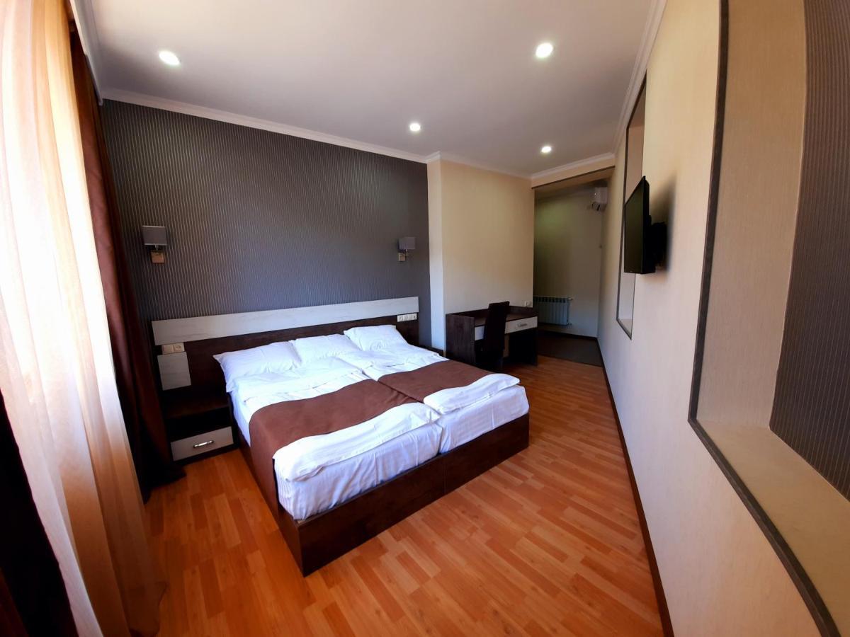 Cherry Garden Boutique Hotel Yeghegnadzor Екстериор снимка
